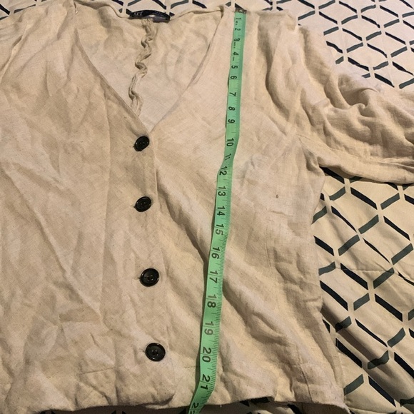 trf Zara collection Small lightweight 4 button blazer, cream linen V neck - Picture 7 of 7